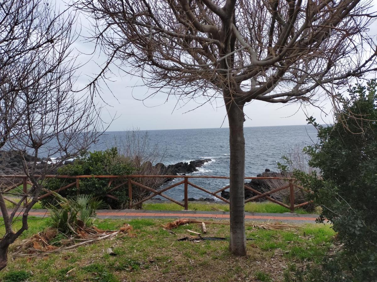 B&B La Spiaggetta Di Stazzo Ачиреале Экстерьер фото