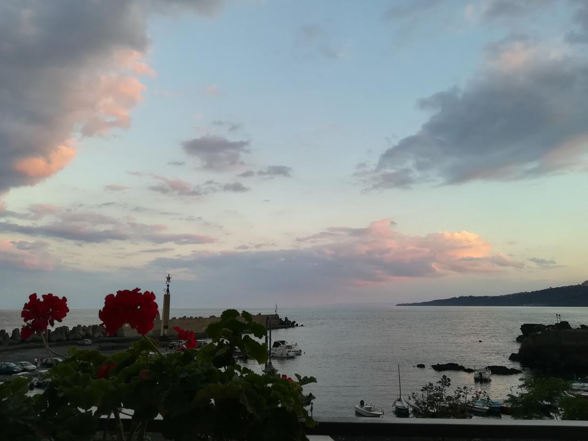 B&B La Spiaggetta Di Stazzo Ачиреале Экстерьер фото