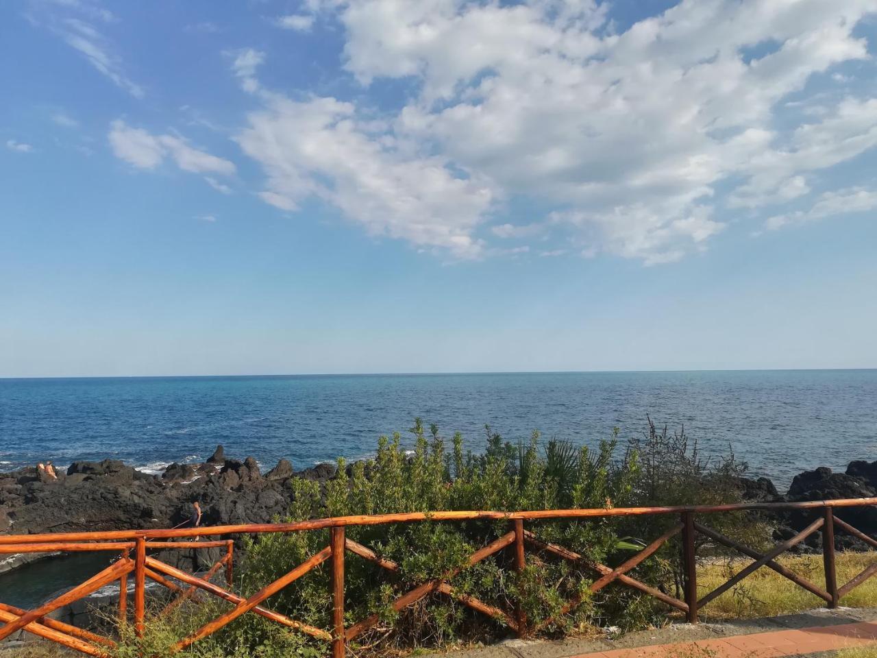 B&B La Spiaggetta Di Stazzo Ачиреале Экстерьер фото